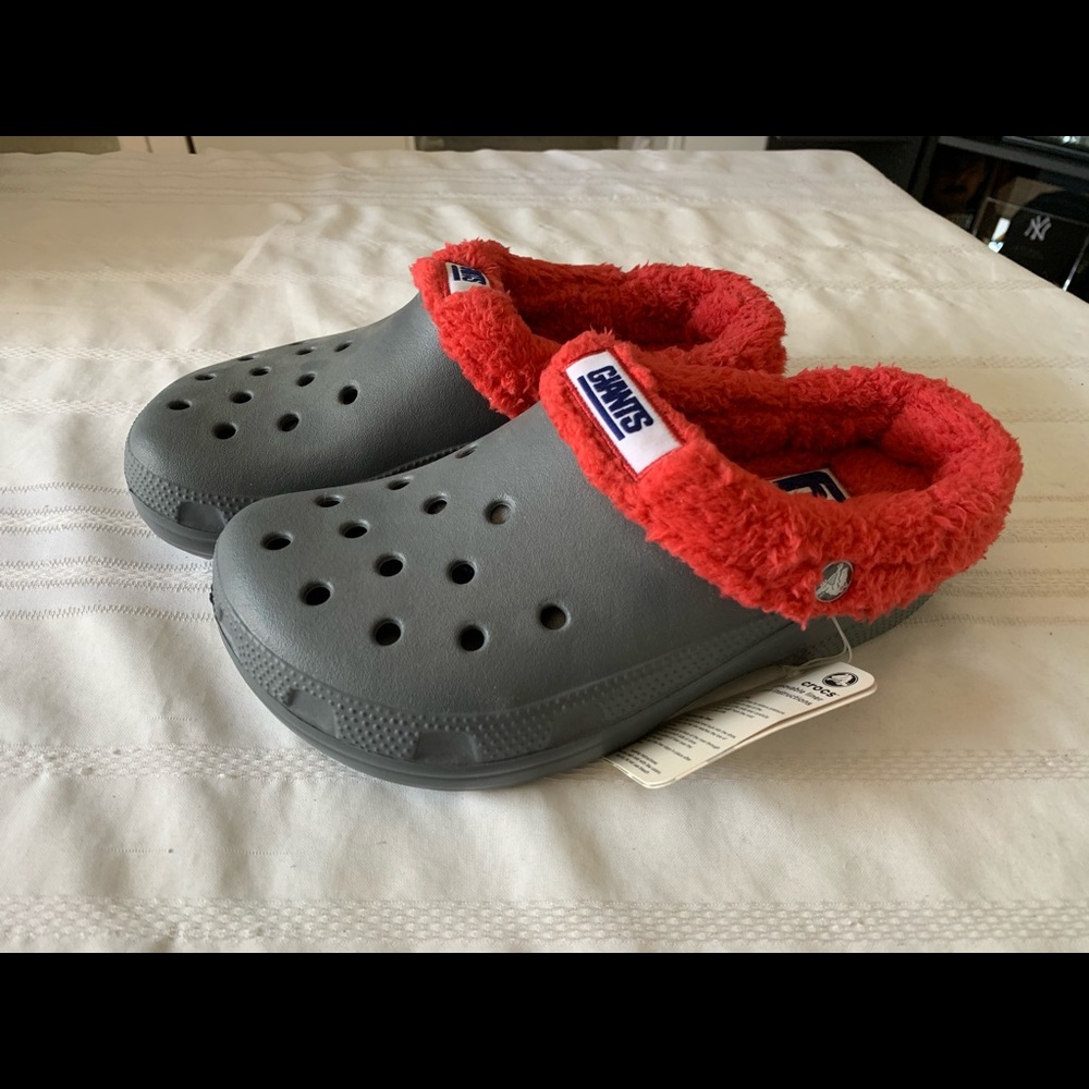 NY Giants Crocs Size M6/W8 NWT